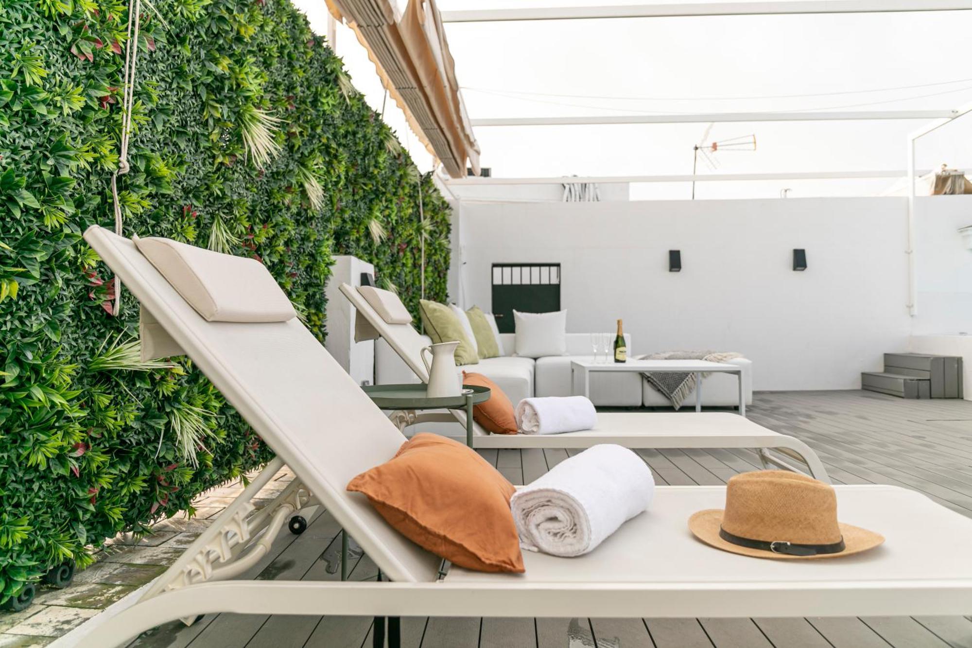 סביליה Isg Apartments Modern Atticpool At The Cathedralfree Parking מראה חיצוני תמונה
