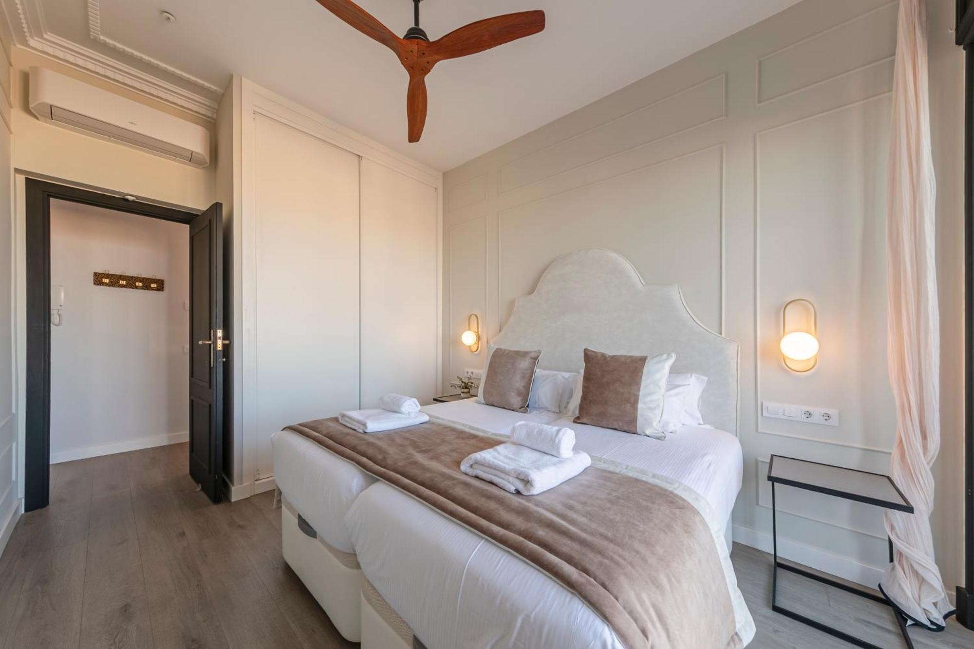 סביליה Isg Apartments Modern Atticpool At The Cathedralfree Parking מראה חיצוני תמונה