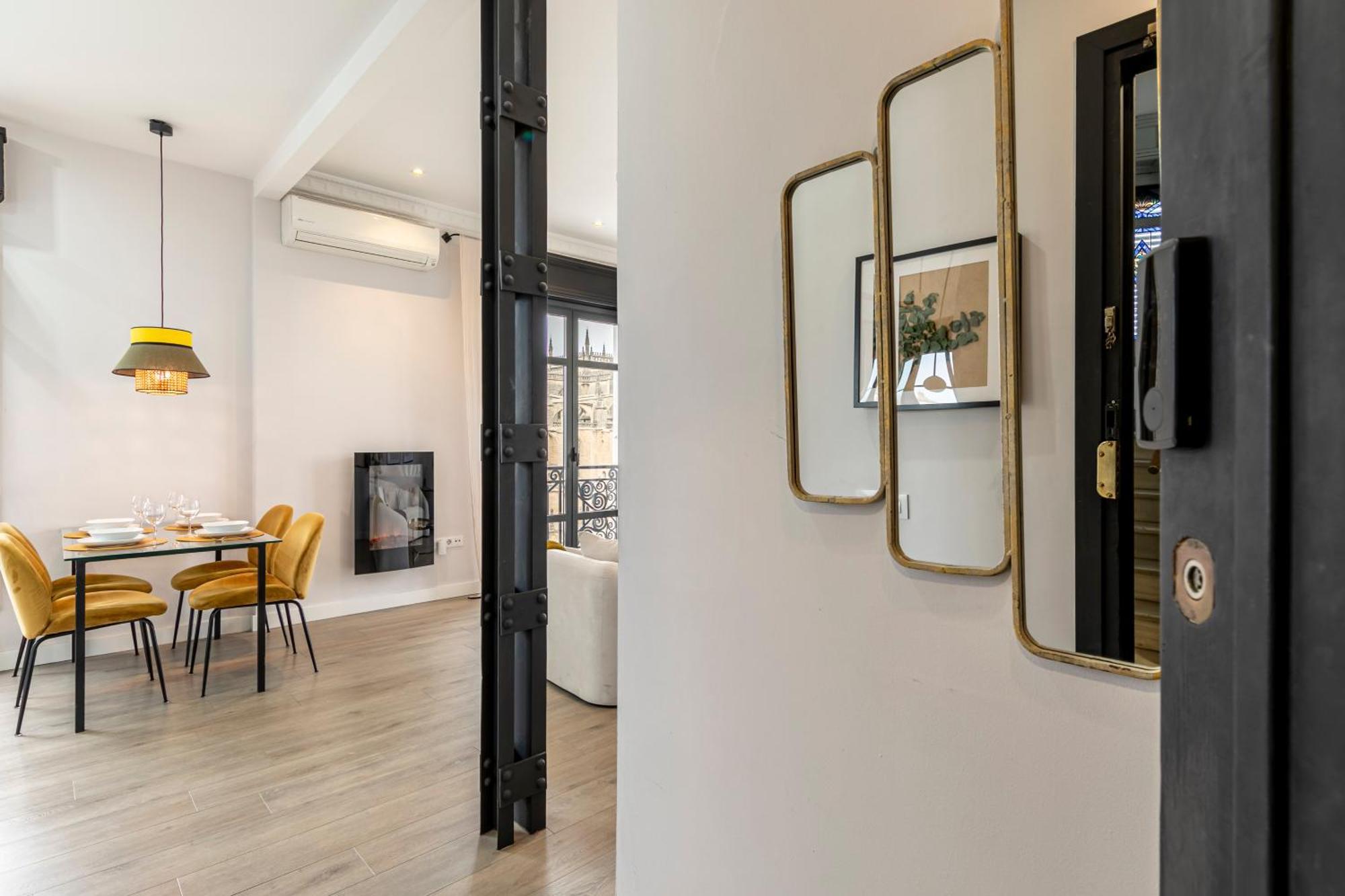 סביליה Isg Apartments Modern Atticpool At The Cathedralfree Parking מראה חיצוני תמונה