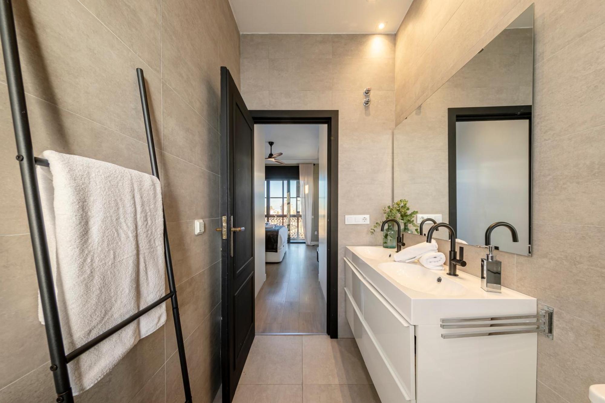 סביליה Isg Apartments Modern Atticpool At The Cathedralfree Parking מראה חיצוני תמונה